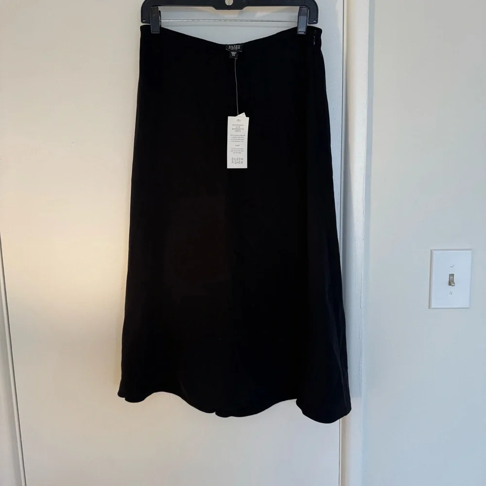 NEW EILEEN FISHER gathered 100% silk skirt in black